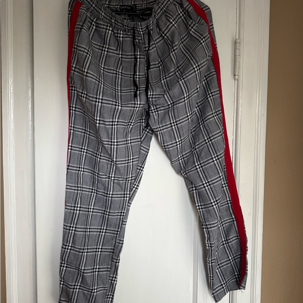 Boohoo Women’s Gray Checkered Pants with Red Stripe